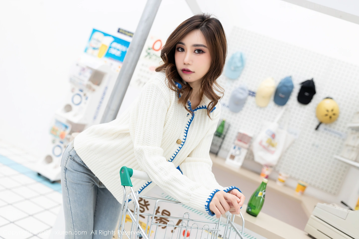 图片[4]-[XiuRen秀人网]VOL.4257 女神绮里嘉ula超市场景主题脱牛仔裤露薄透服饰撩人诱惑写真56P-秀人网官方网站